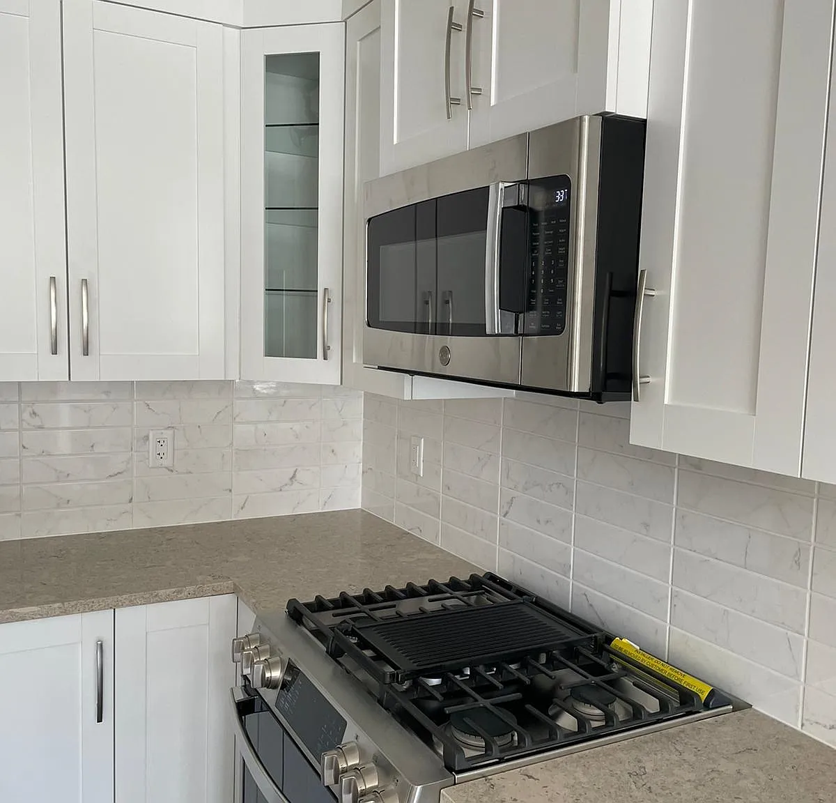 2 bed, 852 sqft, $2,200 — Photo 3