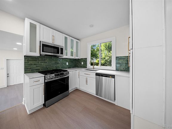 4th image of 145 W Bernhard Ave