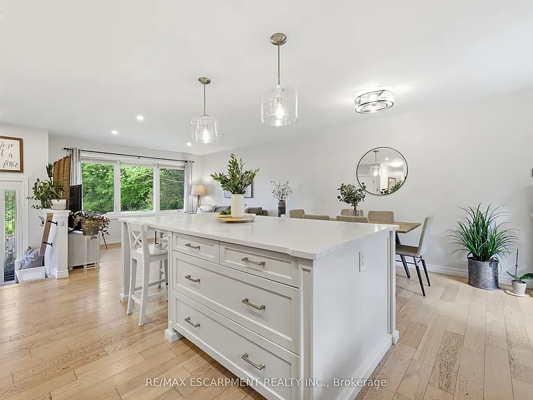 52 Grand Ave — Photo 9