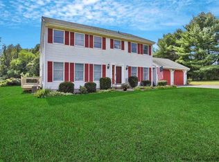 3 Country Meadows Ln, New Paltz, NY 12561