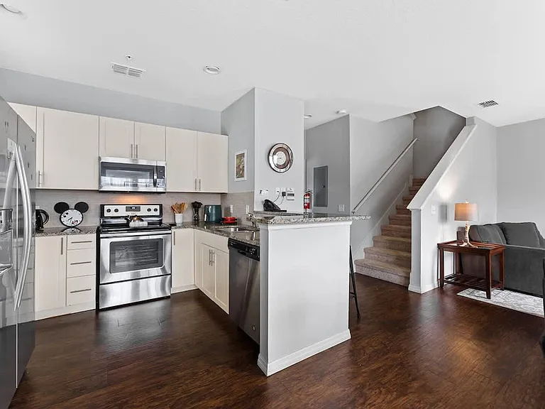 Oyster Ln — Photo 15