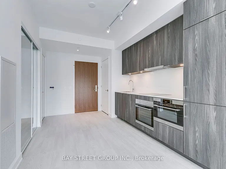 15 Queens Quay E #624 — Photo 6