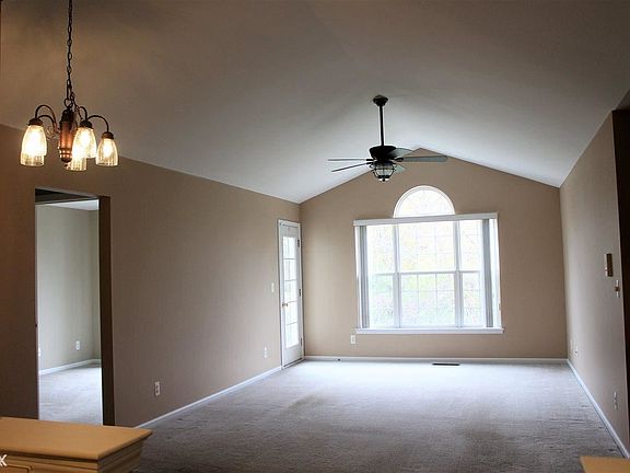 4th image of 44870 Marigold Dr