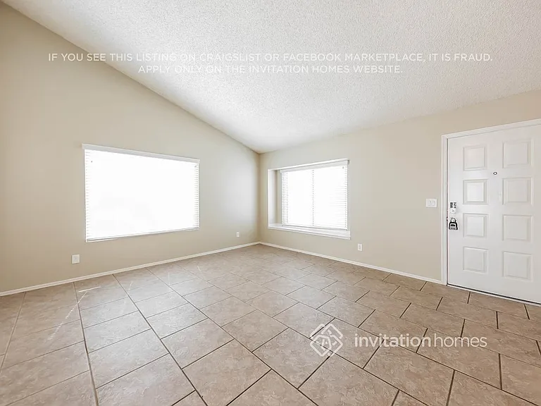 1320 E Tonto Ln — Photo 4