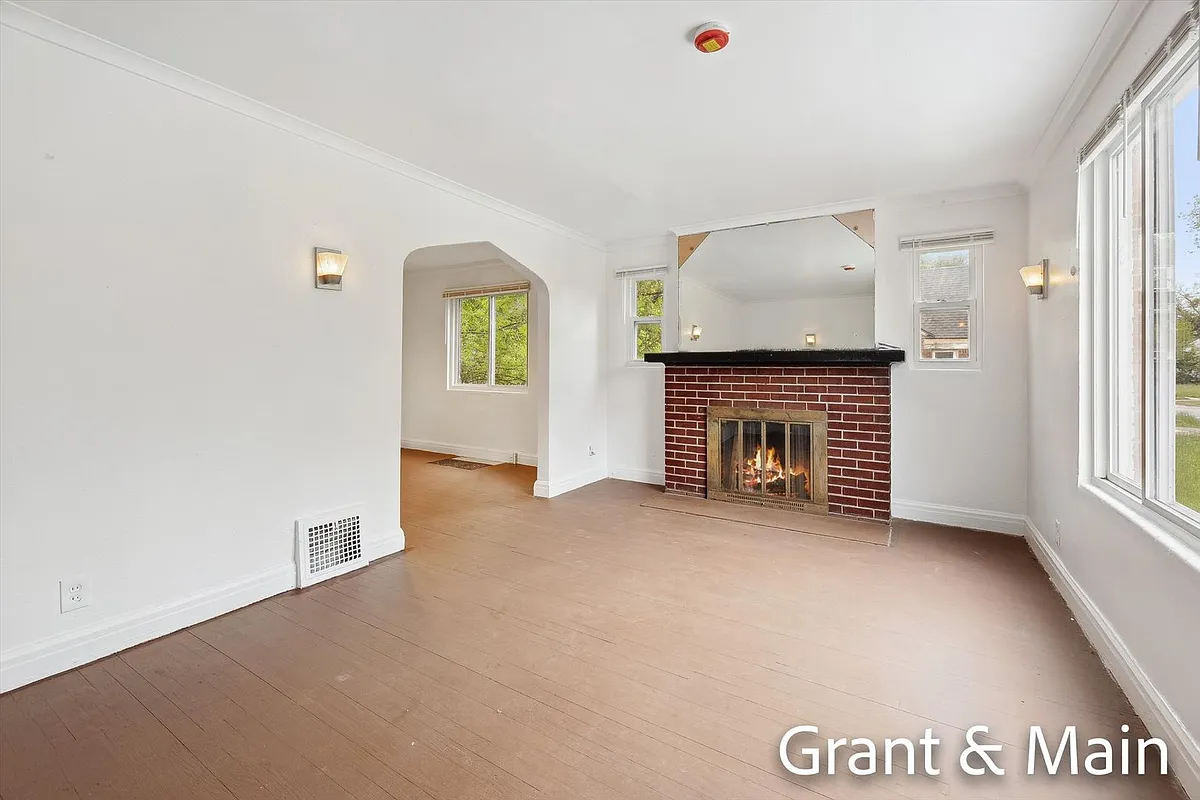 Building Photo - 19250 Charest St