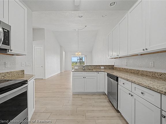 5th image of 5731 Granada Blvd