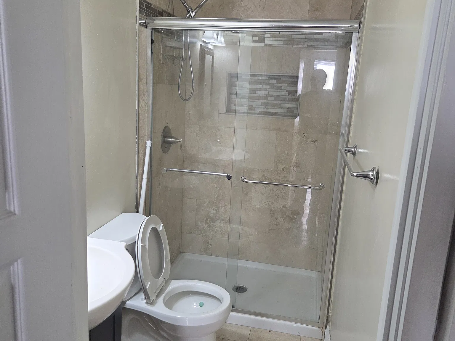 4 bed, 1600 sqft, $2,400 — Photo 4