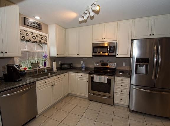 3rd image of 3704 E Lake Dr N