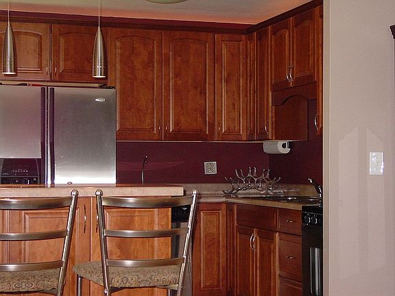 Updated cabinetry/appliances/countertops