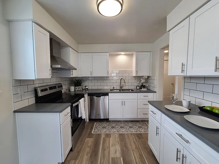 1013 E Sharp Ave — Photo 10