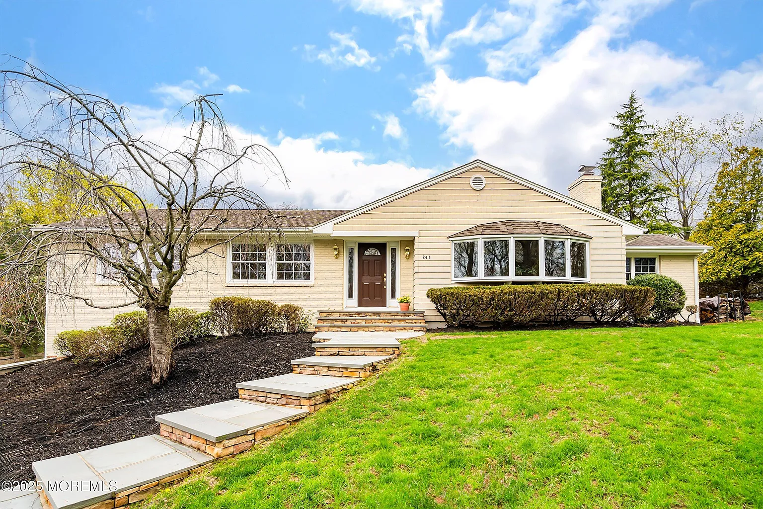 241 Pelican Road photo 1