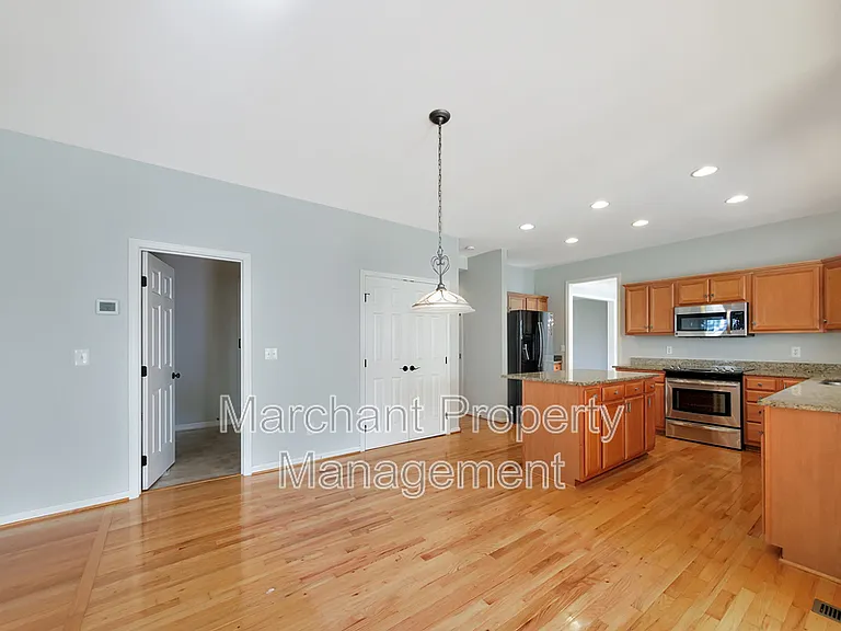 15 Silverthorn Ct — Photo 13