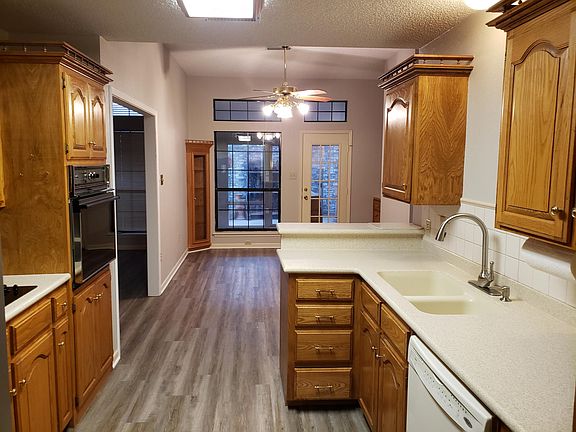 5th image of 2558 Cloverleaf Ln