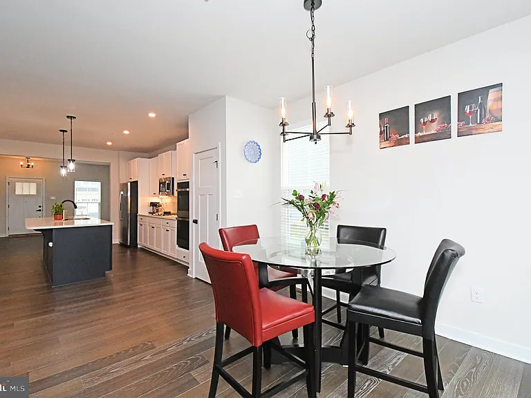 500 Sterling Dr — Photo 15