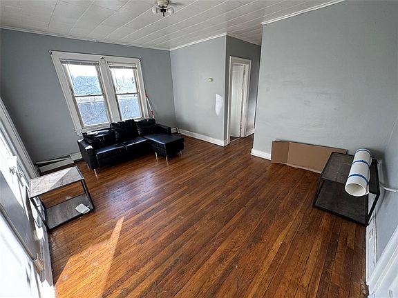 5th image of 111 Oak St