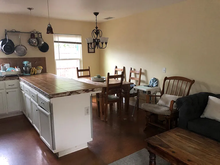 323 S Arboleda Rd — Photo 6