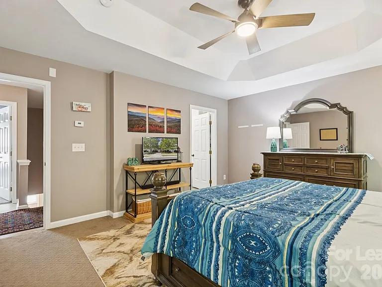 6037 Queens Walk Ct — Photo 18