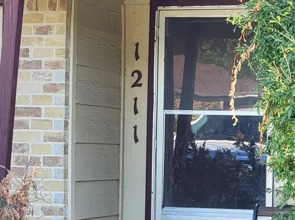 1211 Cedar Hill Ln, Arlington, TX 76014