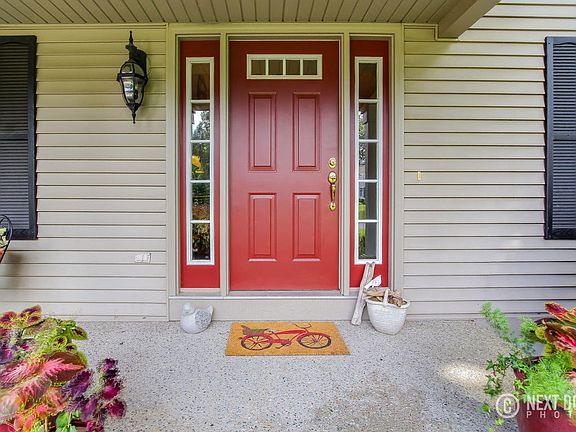 5th image of 18825 Iroquois Dr