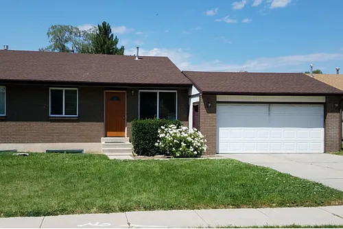 637 E Angie Cir Photo 1
