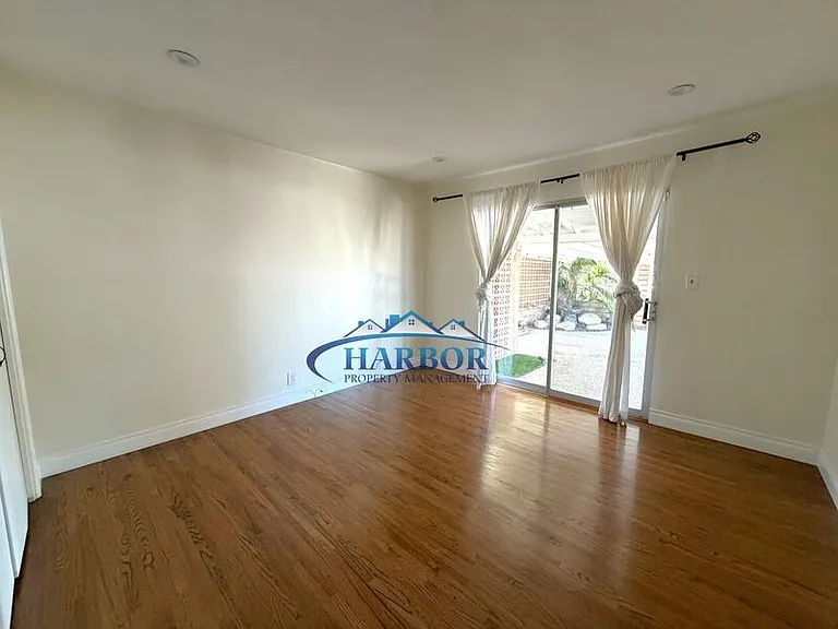 1630 Miracosta St — Photo 7
