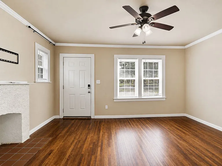 E 8th St Duplex — Photo 26