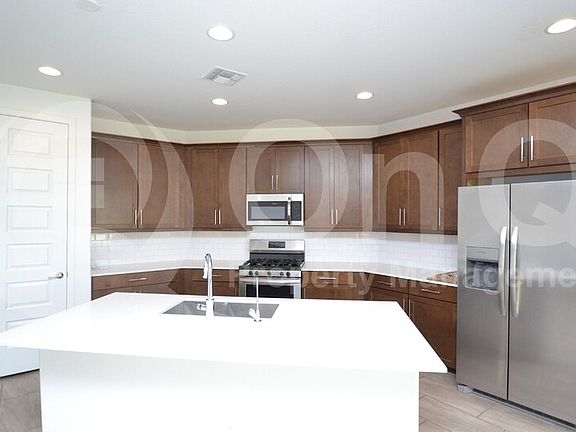 4th image of 2444 E Kingbird Dr