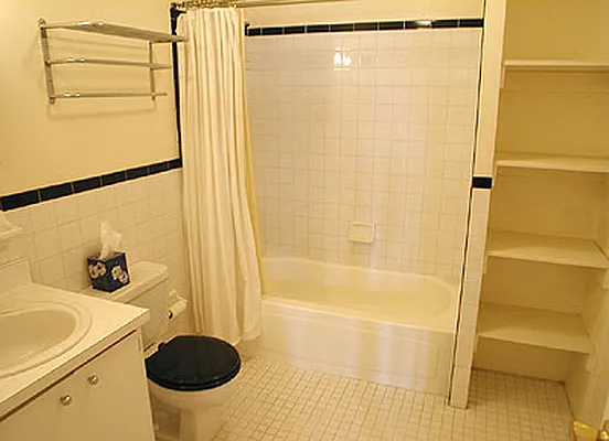 Rented by Verdi Square Realty | media 6