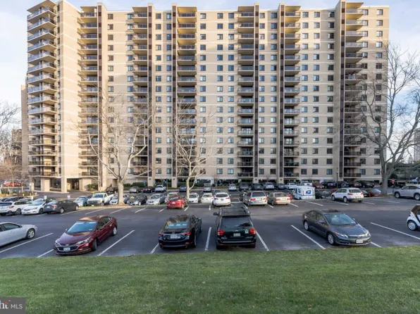 205 Yoakum Py #301, Alexandria, VA 22304