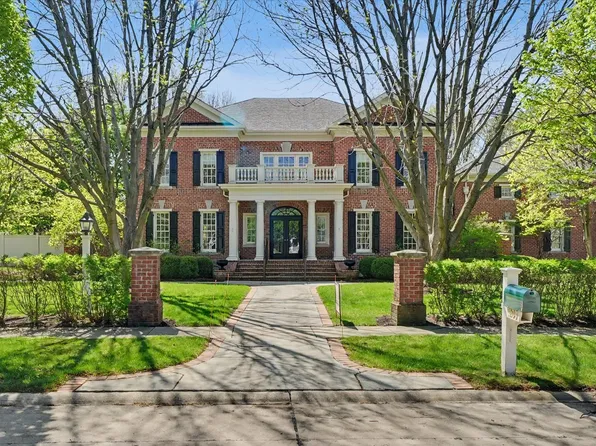1203 Sussex Ct, Champaign, IL 61821