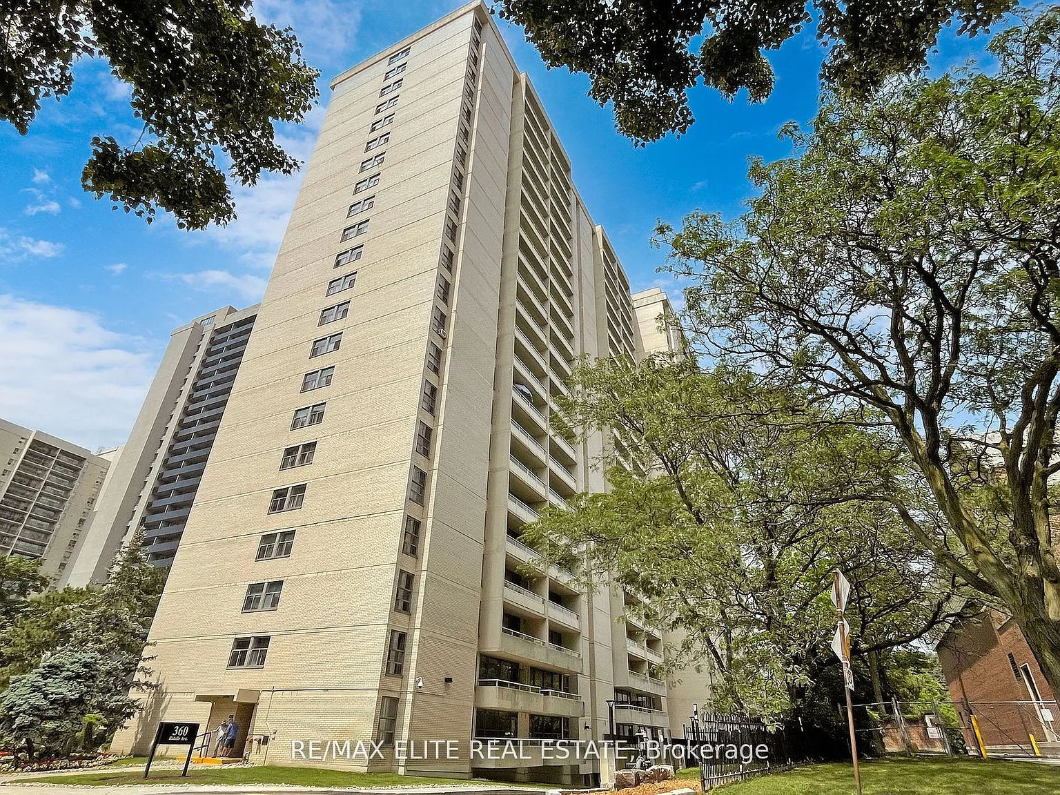 3 bed, $3,090 — Photo 2