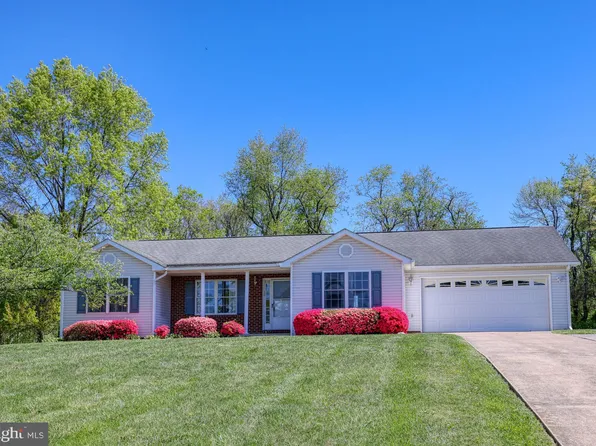 716 W High St, Woodstock, VA 22664