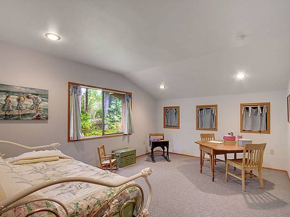 Upstairs Bonus Room