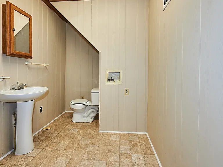 2415 N Hillcrest Dr #B — Photo 5