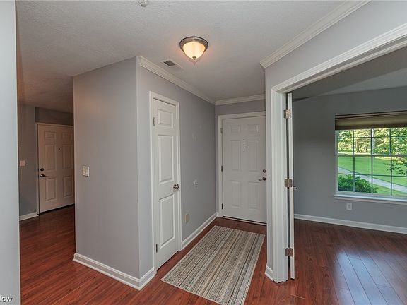 3rd image of 240 Fox Hollow Dr APT 200