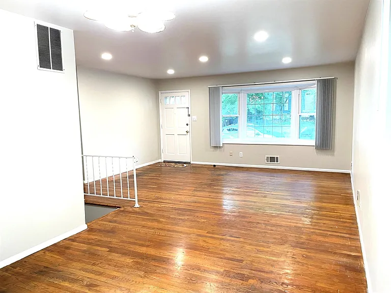 218 Upton St — Photo 3