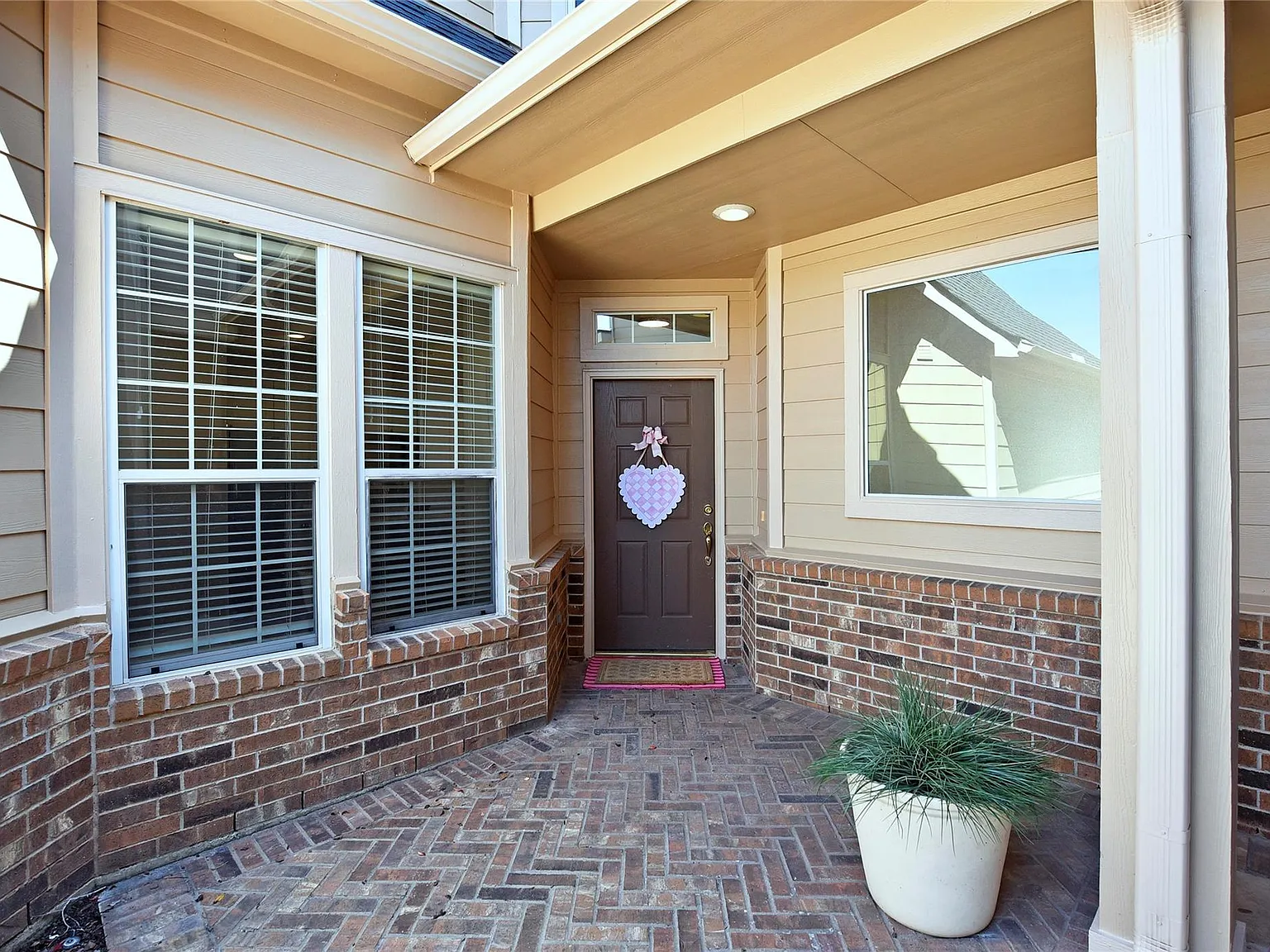 3 bed, 2.5 bath, 1822 sqft, $2,800 — Photo 2