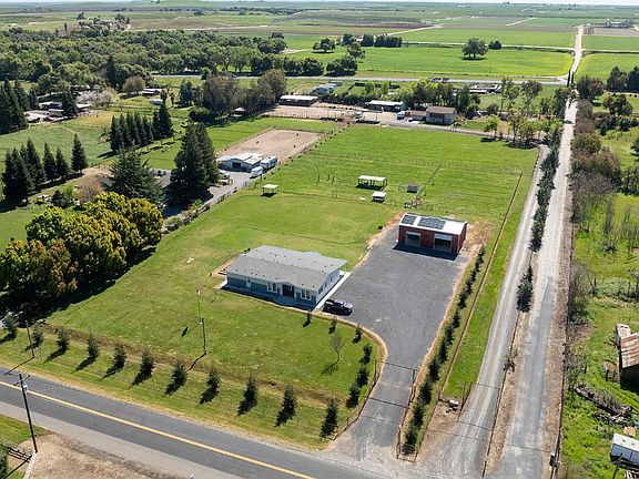 3rd image of 12420 Lancaster Rd