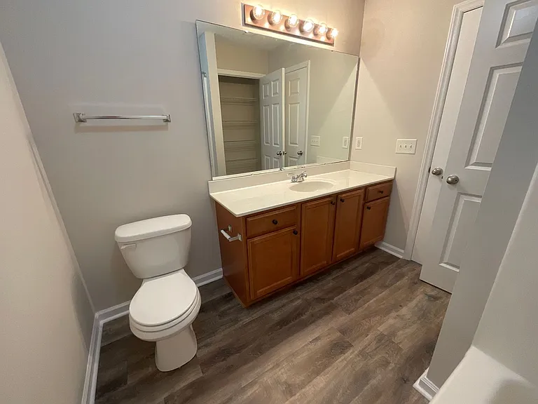 Meridian Park Apartments — Photo 201
