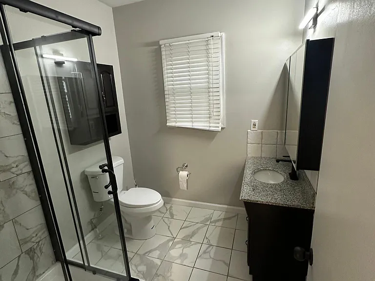 7254 Lindell Blvd — Photo 14