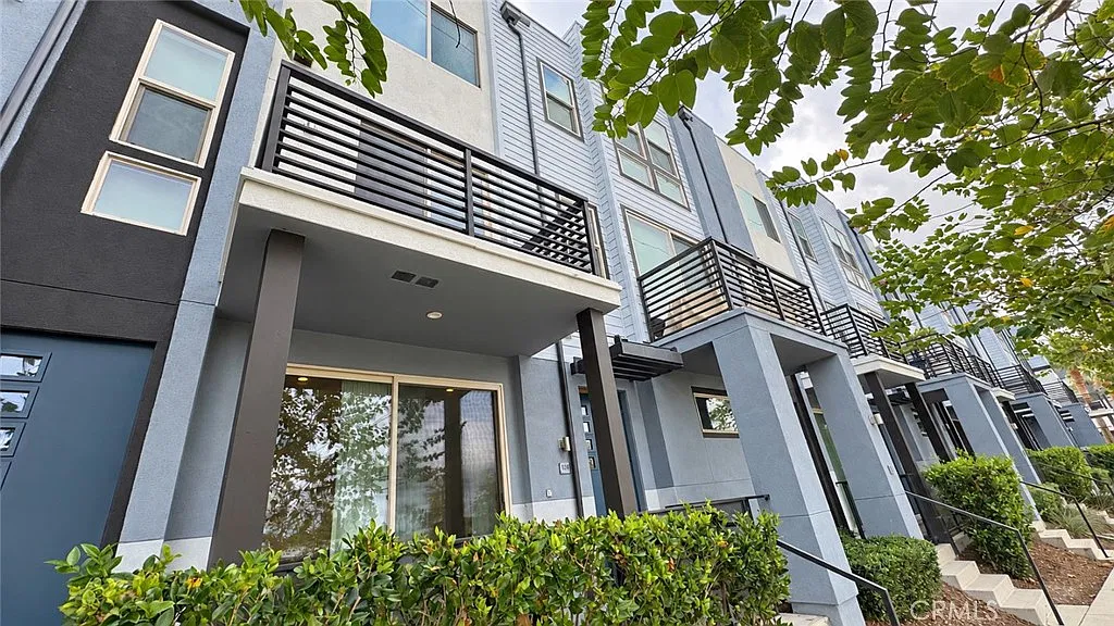 2 bed, 3.5 bath, 1805 sqft, $4,950 — Photo 1