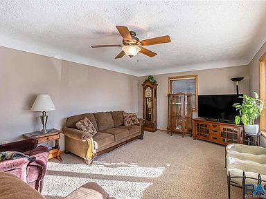 512 S Rohl Dr, Sioux Falls, SD 57103 | Zillow