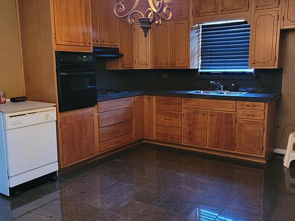 4th image of 705 Sherwood Forest Cir