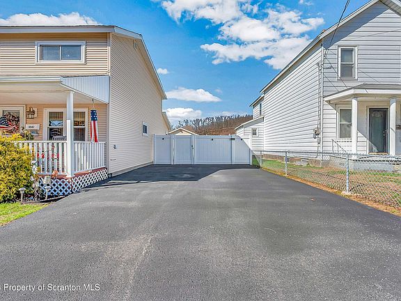 2nd image of 1061 Springbrook Ave