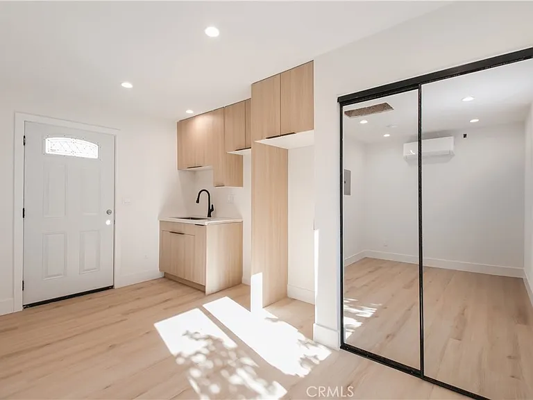 10835 1/2 Parr — Photo 3