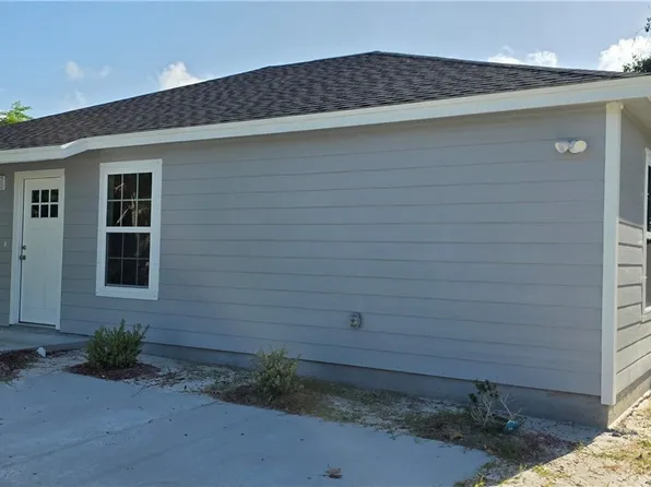 905 N Pearl St, Rockport, TX 78382