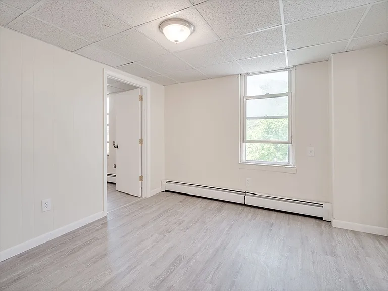 23 Lowell St #2R — Photo 4