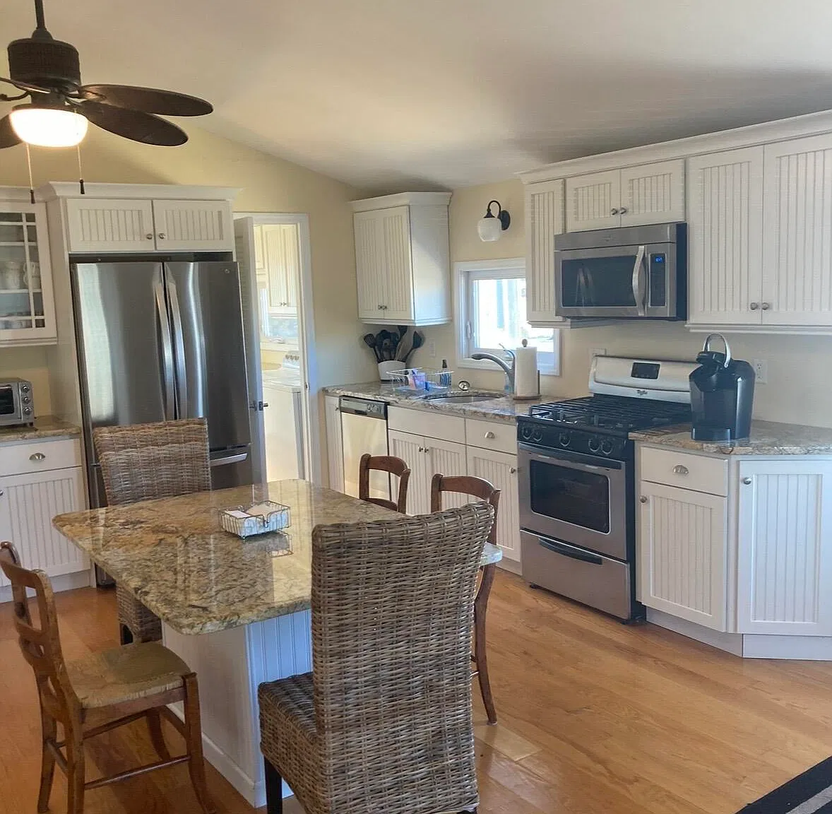 3 bed, 975 sqft, $2,000 — Photo 2