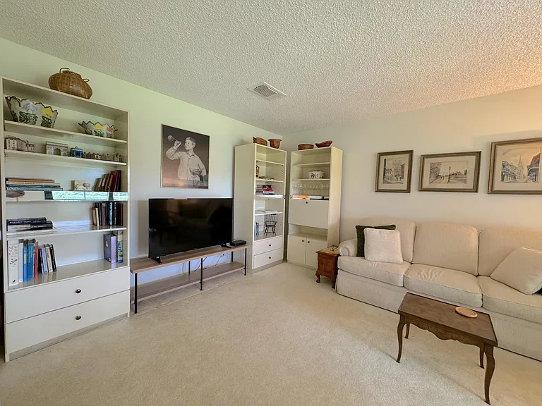 9 Stratford Dr E #B — Photo 9