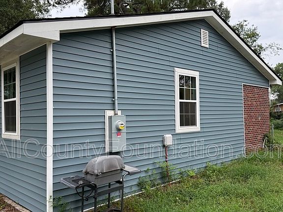 3rd image of 212 Ellen St
